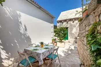 Location Maison à Pucisca 5 personnes, Povlja