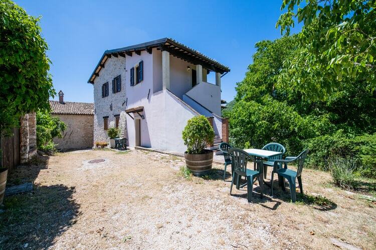 Location Maison à Sellano 5 personnes, Ombrie