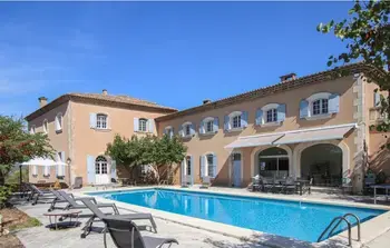 Location Maison à Apt 15 personnes, Roussillon