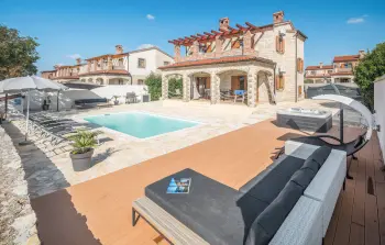 Location Maison à Cabrunici 8 personnes, Valtura