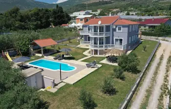 Location Maison à Kastel Novi 15 personnes, Kastel Kambelovac