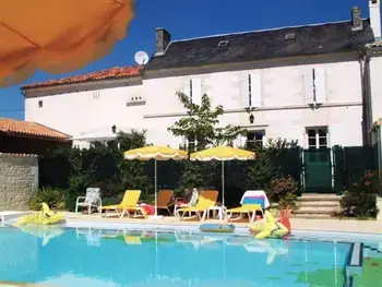 Location Gîte à Saint Cybardeaux 6 personnes, Poitou Charentes