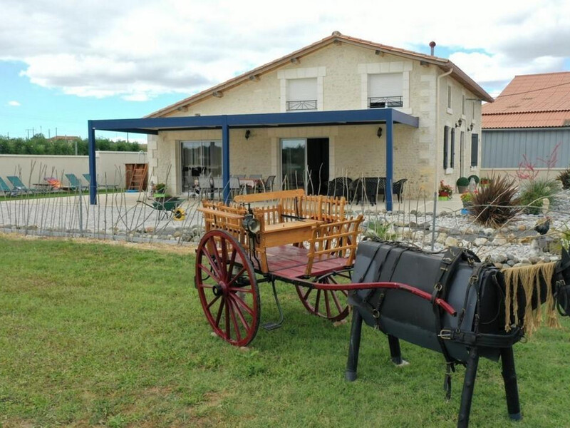 Location Gîte à Salles de Barbezieux 8 personnes, Charente