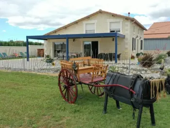 Location Gîte à Salles de Barbezieux 8 personnes