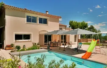 Location Maison à Villeneuve Lès Avignon 10 personnes, Maillane