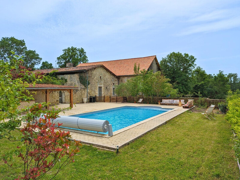 Location Gîte à Bazac 11 personnes, Charente