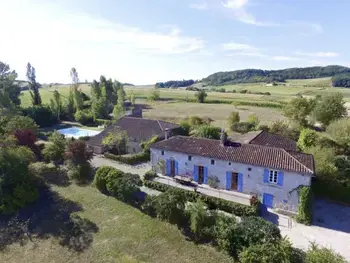 Location Gîte à Bourlens 9 personnes